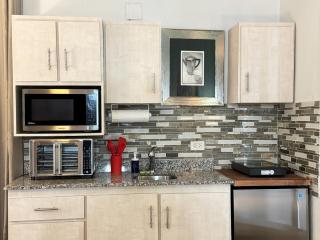 Prime Location at Condado Beach King Studio - Apt 4 - 2