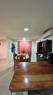 Habitación privada con cama matrimonial, baño y salida al jardín - 1