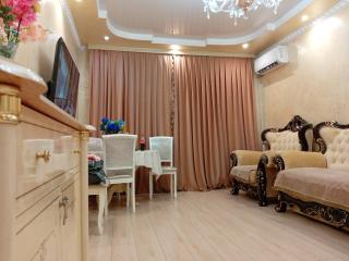 3 Rooms of the Sun Almaty Center Apartment - 3