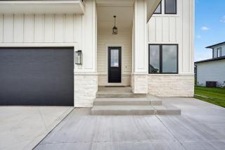 New 6BR house near Alice's Corridor amenities - 6