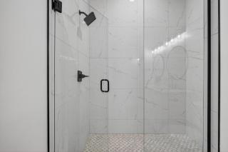 New 6BR house near Alice's Corridor amenities - Clive - 1