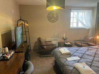 The Red Lion & Cellar Room, Betchworth - 9