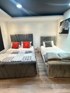 Room 1 - En-suite for 3 people - 4