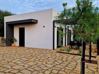 House B - 0