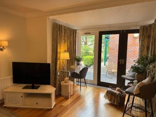 Riverside Folly Lodge Apartment, Oxford City Centre - 0