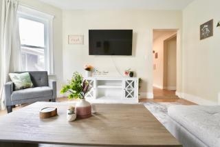 Spacious 4BDR 2BA Retreat near T-Station- 5 Mins to Boston - Somerville - 9
