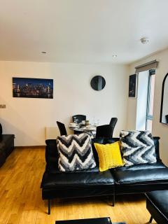 2 Bedroom City Centre Apartment Free Secure Parking - 8