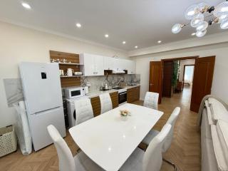 Luxury 2BR Apartment 100m2 Near Naadam Center and City Center - 1