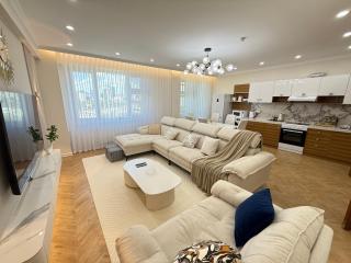 Luxury 2BR Apartment 100m2 Near Naadam Center and City Center - 7