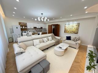 Luxury 2BR Apartment 100m2 Near Naadam Center and City Center - 9