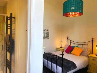 Skool House Retreat - 5 bedroom option - 1