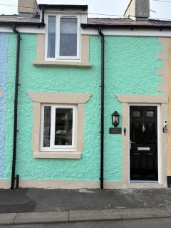 Gwens House - Traditional Cottage With Hot Tub - 0