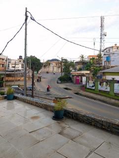 Nouvel appartement, ménage gratuit, wifi, parking, proche du goudron et hypercentre - Douala - 9