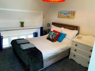 Skool House Retreat - 9 bedroom option - 2