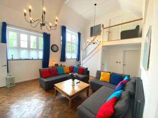 Skool House Retreat - 9 bedroom option - 8