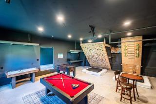 NRG Retreat Pool, Games, Theater and Rock Walls - 6