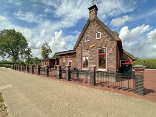 Forest House in Friesland with Sauna - Schuilenburg - 8
