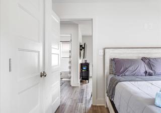 2BR Haven 306C Close to Charlottes Uptown - 4