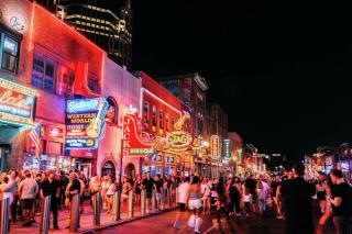 Nashville Dolly Oasis on Music Row - 6