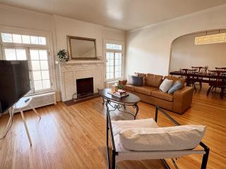 Uptown Home, Huge Loft, GAME ROOM! - 0