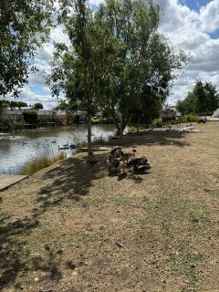 Riverside Retreat - 3
