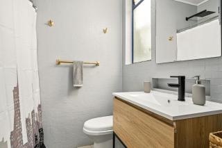 Departamento moderno a pasos de Parque Arauco y Metro Manquehue - 1