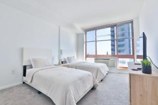 Hudson River waterfront apt w sweeping NYC views - 2