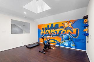 Houston Gem with Soaking Tub near Chateau Nouvelle - 1