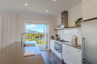 Boat Shed Bay - Stunning Lake Tarawera Views - 4