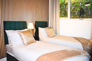 Cosy Apartment in London SE5 - Sleeps 5 - Parking - WiFi - Families - Professionals - Contractors - Groups - Short to Long Term - 0