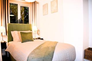 Cosy Apartment in London SE5 - Sleeps 5 - Parking - WiFi - Families - Professionals - Contractors - Groups - Short to Long Term - 2