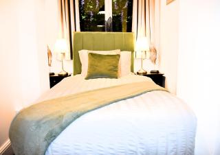 Cosy Apartment in London SE5 - Sleeps 5 - Parking - WiFi - Families - Professionals - Contractors - Groups - Short to Long Term - 0