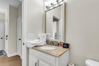 Lowcountry Luxe Spacious 4br Oasis In Charleston - 3