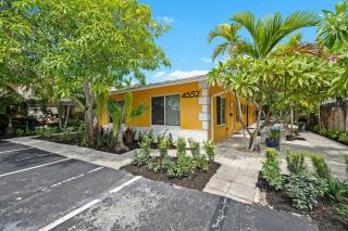 Beach House - 2BED, 2BATH, Private - Walk to Beach - 4