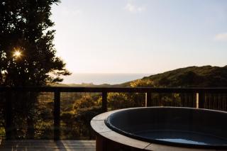 Foudre Suite with Hot Tub at Barrelled Wines Raglan - Raglan - 2