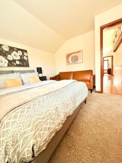 Stylish Home - Privacy - Location - Country Club - 3