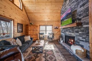 Luxury Cabin with Hot Tub and Resort Access - Sevierville - 1