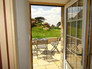 Port-Blanc Beach Cottage in Plougasnou - 4