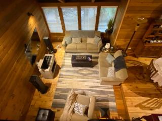 Private Secluded 3 BR Cabin near Mt Rainier, Sunrise & Crystal Mt Hiking - 1