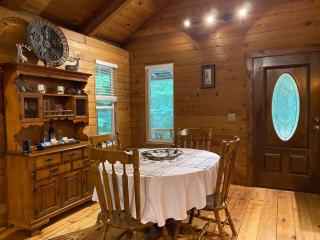 Crystal Mountain Cozy Cabin - 6