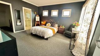 Coastal Tones - Designer Beach house - Pets Welcome - Huge Yard - Walk to Beach - 8