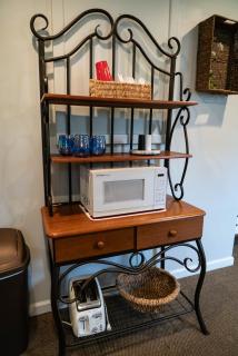 1-bedroom apartment, sleeps 4, in lovely Pilot Mountain-walk to Main st! Unit 2 - Pilot Mountain - 5