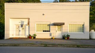 1-bedroom apartment, sleeps 4, in lovely Pilot Mountain-walk to Main st! Unit 2 - Pilot Mountain - 4
