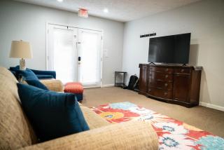 1-bedroom apartment, sleeps 4, in lovely Pilot Mountain-walk to Main st! Unit 2 - 2