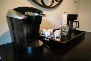1-bedroom apartment, sleeps 4, in lovely Pilot Mountain-walk to Main st! Unit 2 - Pilot Mountain - 1