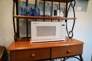 1-bedroom apartment, sleeps 4, in lovely Pilot Mountain-walk to Main st! Unit 2 - 1