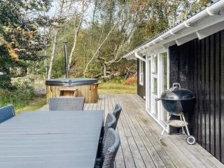 8 person holiday home in Ålbæk-By Traum - 8