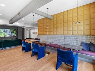 Cozy Cityscape w Pool, BBQ, Lounge, Gym & Parking - 9