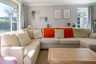 Warm Family Home near CHCH Airport with Parking - 8