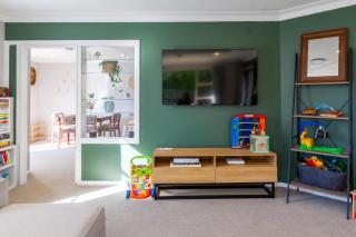 Warm Family Home near CHCH Airport with Parking - 7